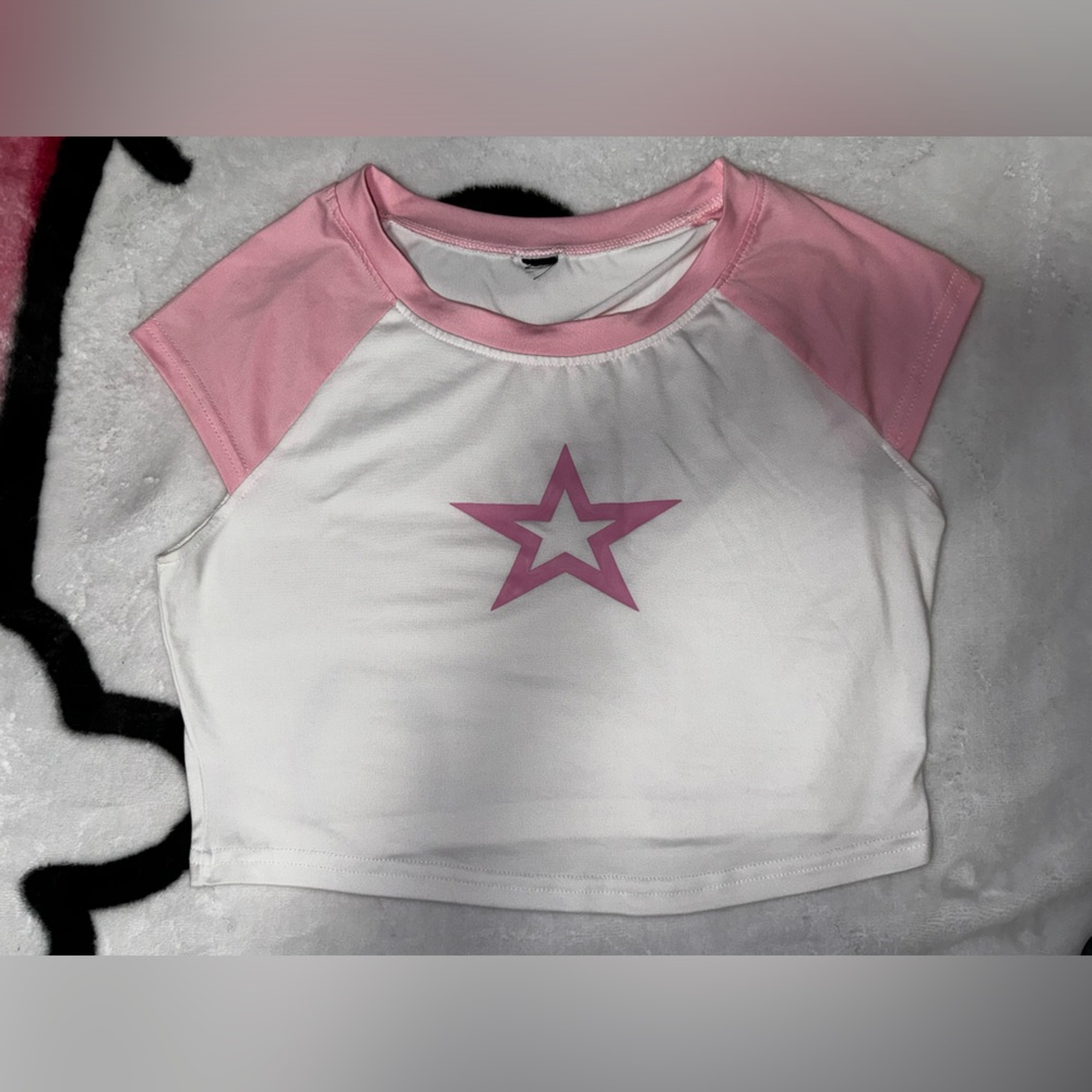 Romwe Women's Pink and White Crop-top